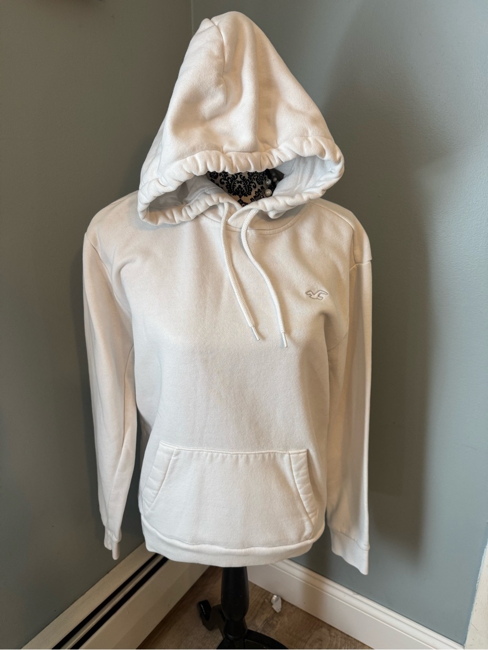 Hollister Cream Pullover Hoodie with Subtle Logo